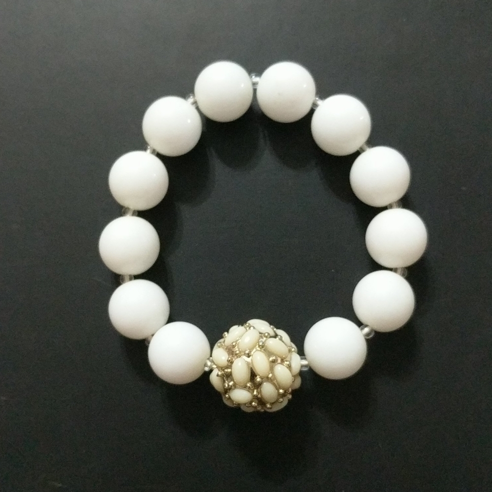 Gold Tone White Faux Pearl Large Bauble Bead Stretchy Elastic Statement Bracelet